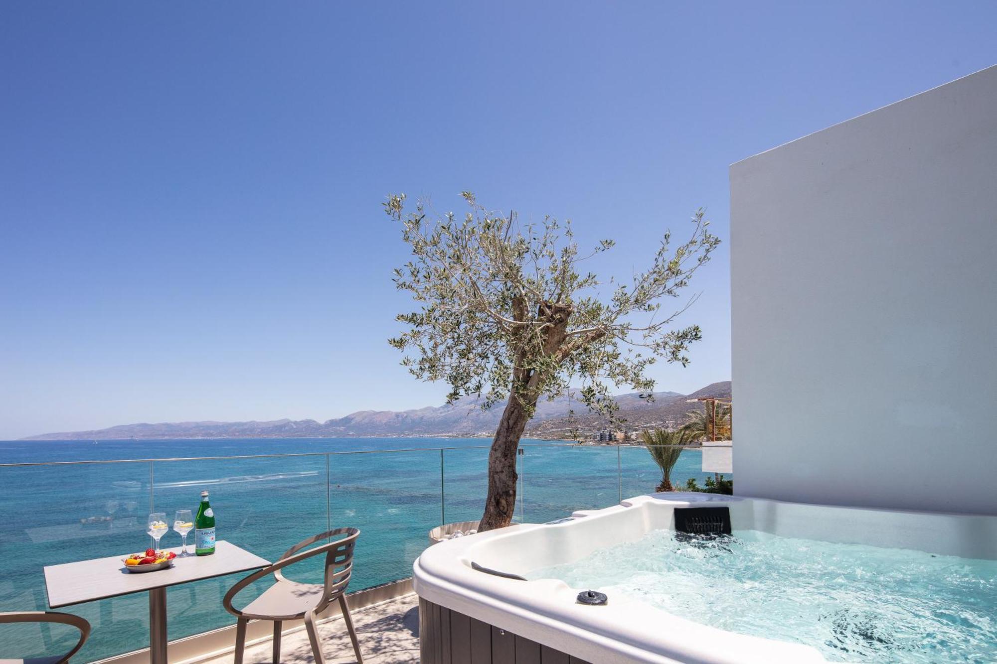 Skipper Beachfront Suites Hersonissos  Exterior foto